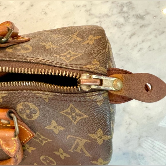 Louis Vuitton Vintage Monogram Speedy 35, clean inside, EUC - Picture 15 of 17
